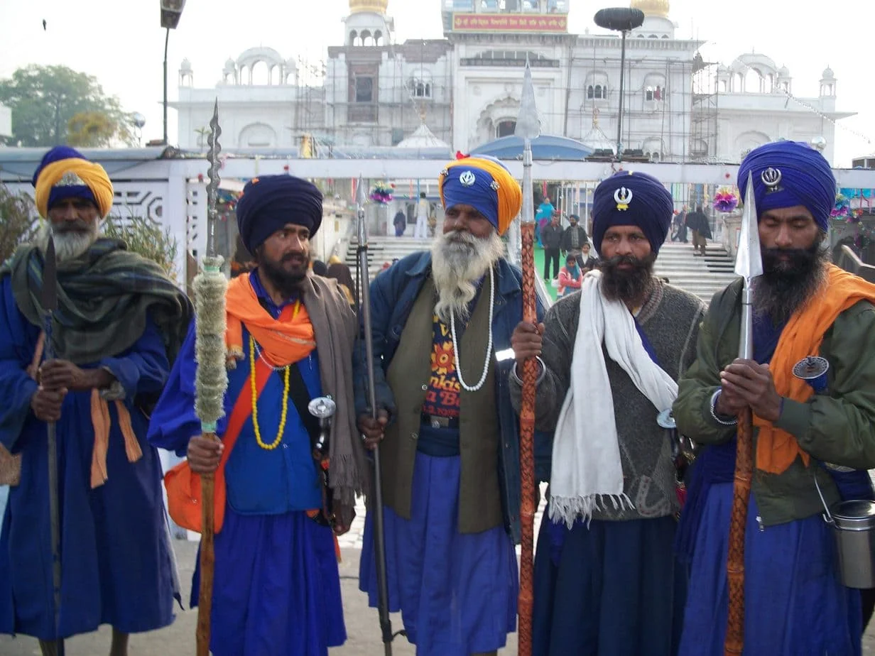 Sih Dininde Mezhepler 5 Nihang Sihler hep lacivert giyer