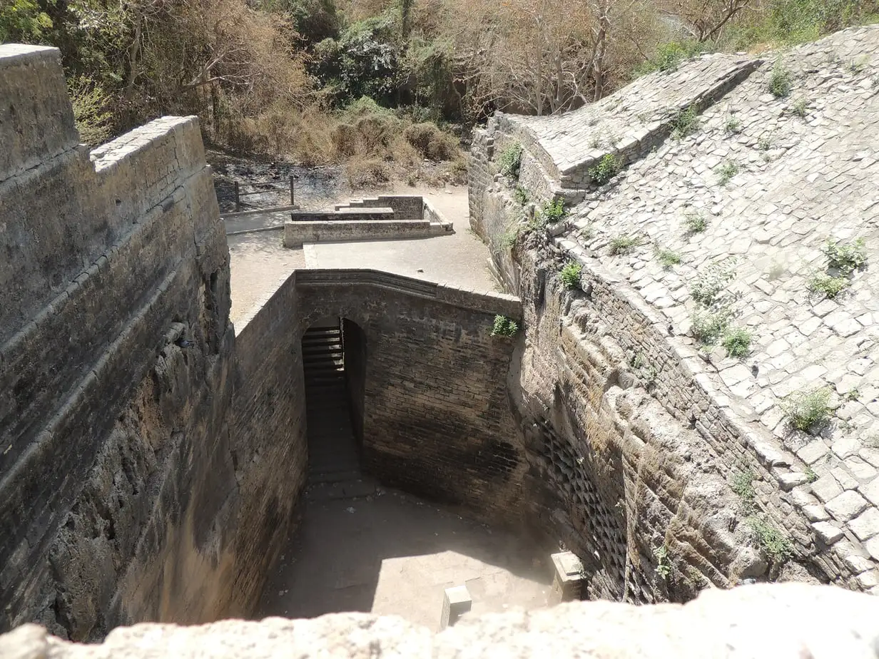 Basamaklı Kuyular - Step Well 1 Navghan kuyusu