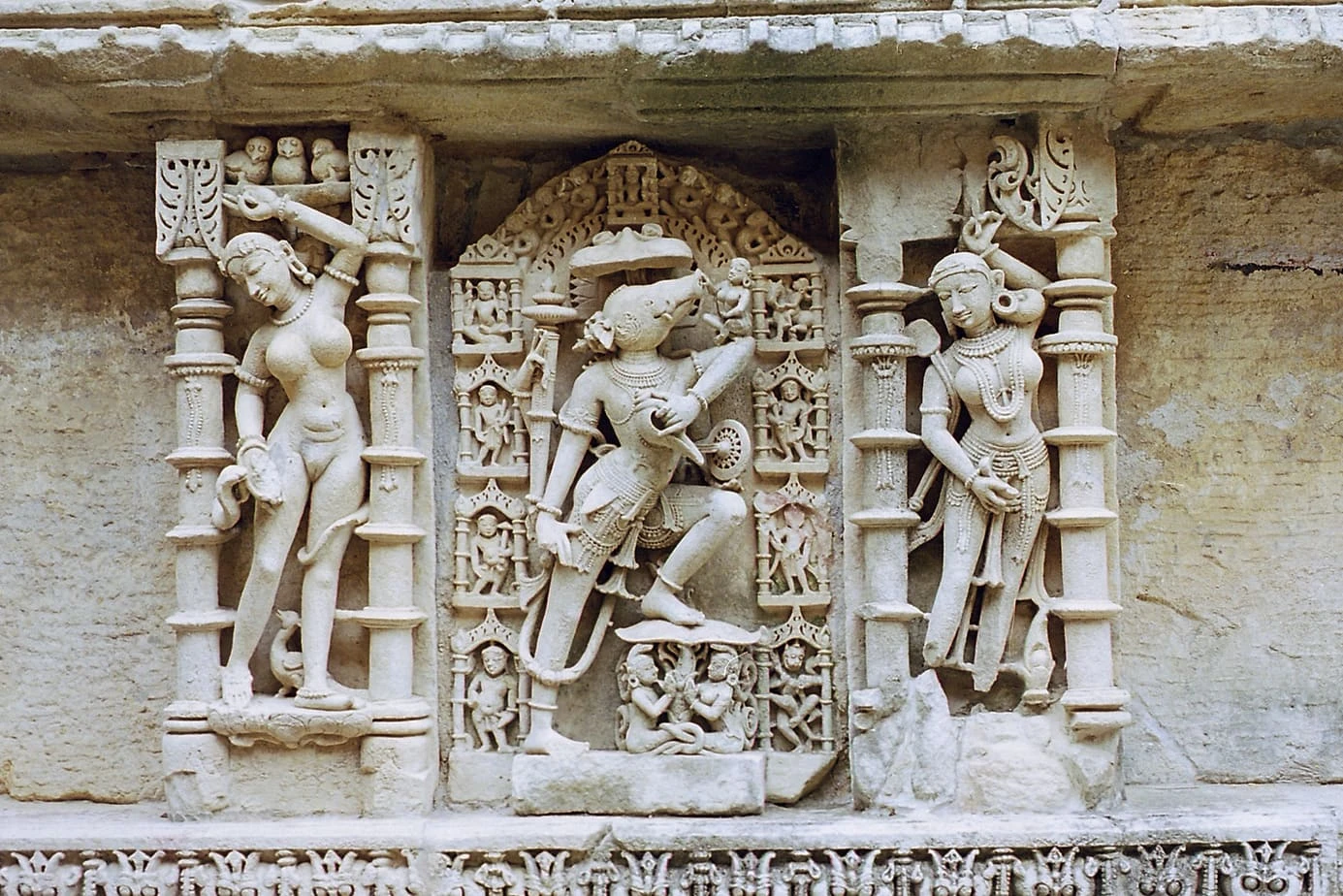 Basamaklı Kuyular - Step Well 3 Vishnu sembolü - Rani ki Vav kuyusu