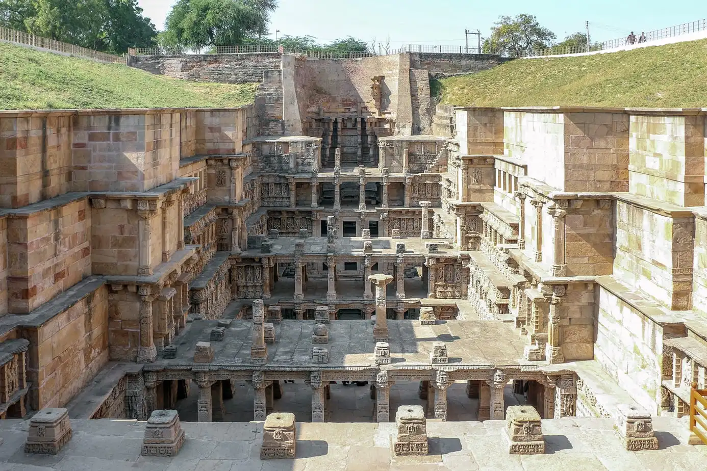Basamaklı Kuyular - Step Well 2 basamaklı kuyu