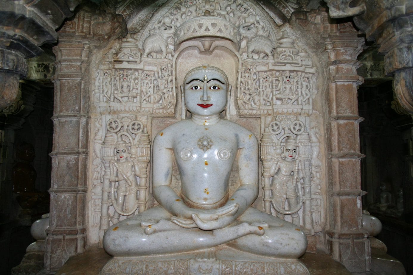 Mahavira heykeli