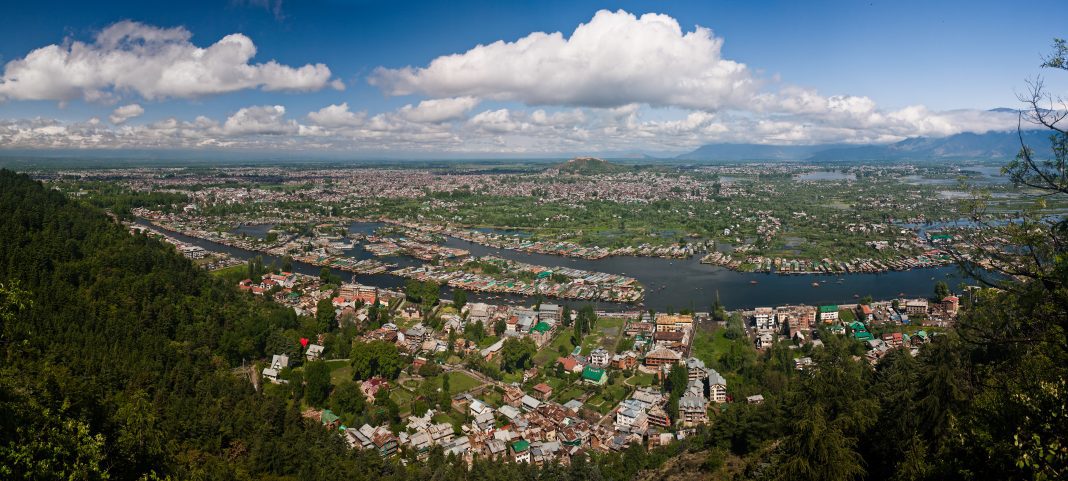 kesmir_Srinagar_pano