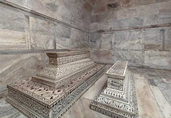 Şah Cihan ve Mümtaz Mahalin mozolesi