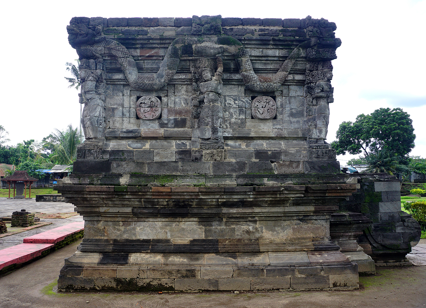 Naga (Yılan-Tanrı) 3 naga tapinakta